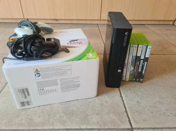 XBOX 360 SLIM 500GB + hry