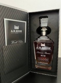 A.H.Riise Platinum 0,7l 42% GB | Rums.cz