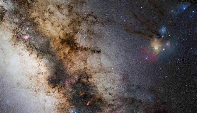 Evropští vědci nalezli první dvojhvězdu v blízkosti supermasivní černé díry Sagittarius A*.