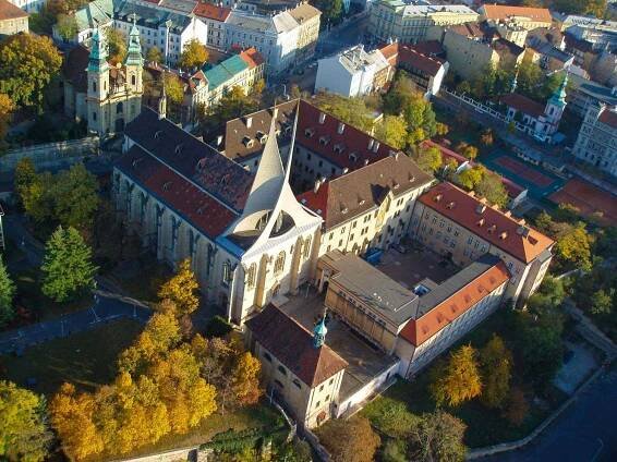 Emauzy: Klášter benediktinů Na Slovanech - Praha