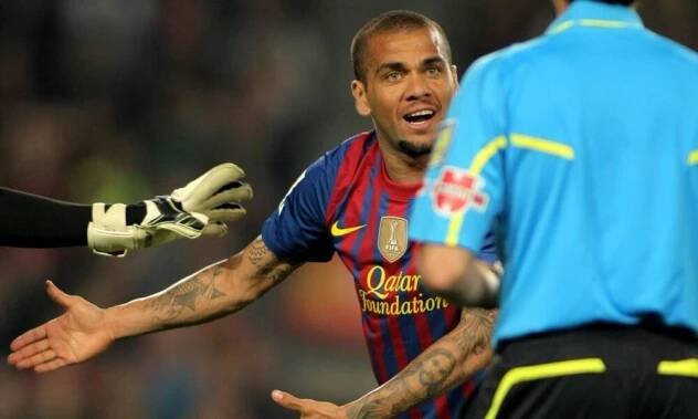Dani Alves odsouzen na 4,5 roku do vězení. Bývalá hvězda Barcelony musí za sexuální napadení platit i tučné odškodné