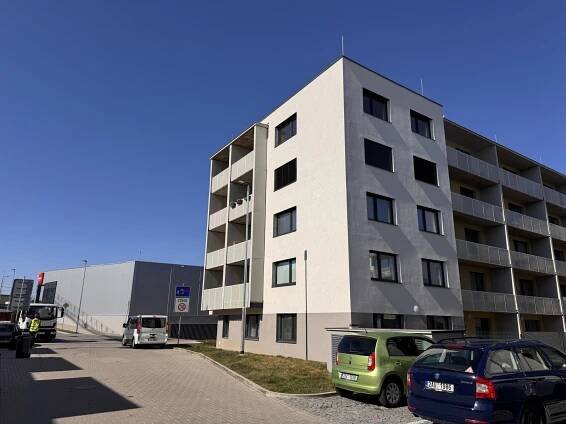 PRONAJATO – Pronájem nového bytu 3+KK/L 73m2 , s 2. parkovacími místy v garážích – Nová Tesla, Pardubice – Privátní Makléřka