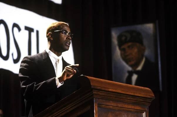 MALCOLM X, Denzel Washington, Al Freeman Jr. (in photograph), 1992, (c) Warner Brothers/courtesy Everett Collection