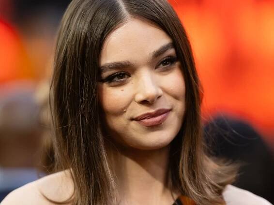 Hailee Steinfeld Just Wore Her Hottest Red-Carpet Look Yet