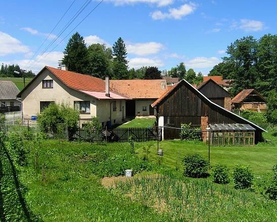 Soubor:Martinice u Onšova, Skoranovice, East.jpg