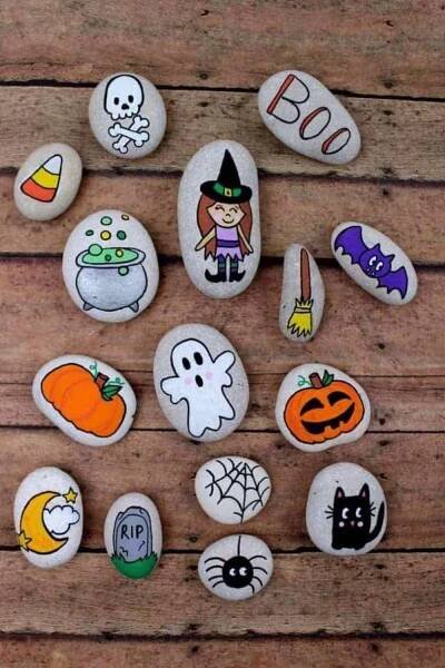 Obsahuje obrázek: Halloween Painted Rocks - Fun Tutorial