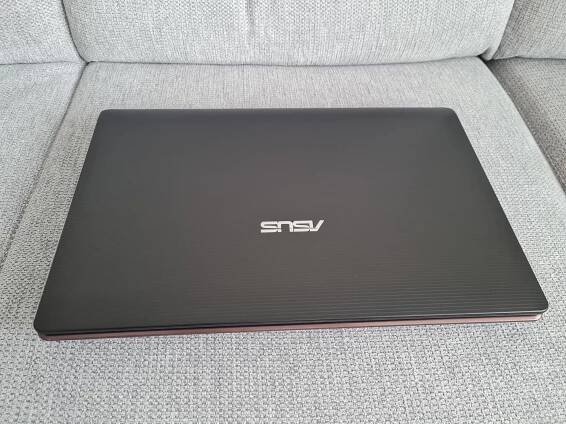 Prodám ve velmi zachovalém stavu notebook ASUS K73S 17,3". SSD 500GB, intel CORE i5, graf. karta nvidia GT540M 1GB, RAM