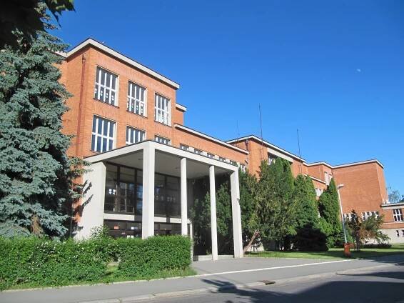 Soubor:Hradec Králové, ZŠ a MŠ Josefa Gočára.jpg – Wikipedie