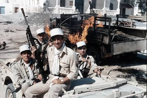 Michel Constantin, Maurice Auzel, Jean-Paul Belmondo, Michel Creton - Mrchožrouti - Z filmu