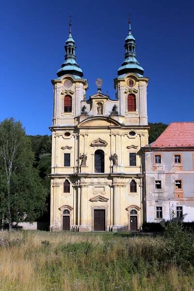 Kostel Nanebevzetí Panny Marie (Dolní Ročov)
