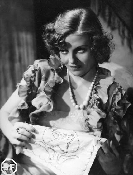 Onni pyörii (1942)