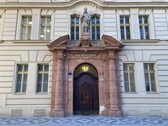 Soubor:Kolej Arnošta z Pardubic, Univerzita Karlova.jpg – Wikipedie