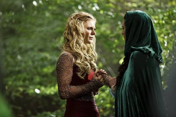 Emilia Fox, Katie McGrath - Merlin - Ohně Idirsholů - Z filmu