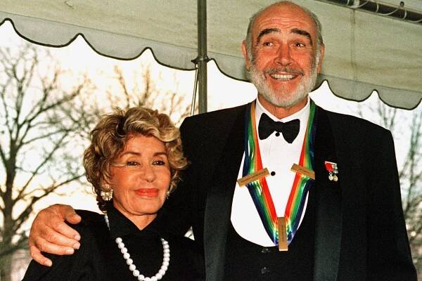 Zosnulý Sean Connery nebol gentleman: Svoju prvú ženu bil! |