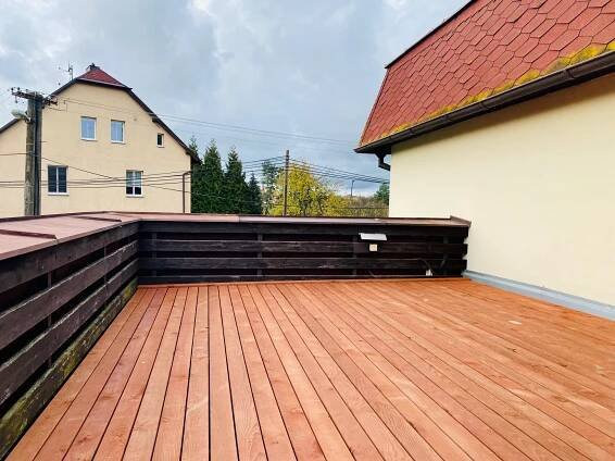 Prodej bytu 4+kk, po rekonstrukci, 106m2, terasa 30m2, zahrada 174m2, ul. Konečná – Františkovy Lázně. | Révay Reality