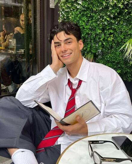 Jacob Rott Age, Biography, Net Worth, Girlfriend, Career, Elevator Boys, Lifestyle, Birthday, Religion, Body Measurements &More. 22