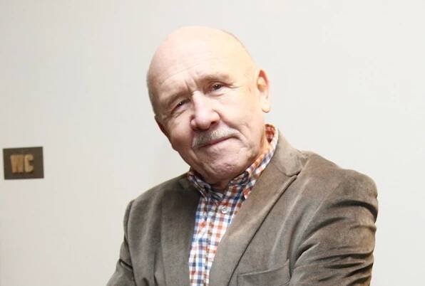 Petr Nárožný.