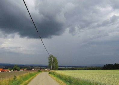 Pozor. Silné bouřky a vydatné srážky mohou zasáhnout jižní Čechy