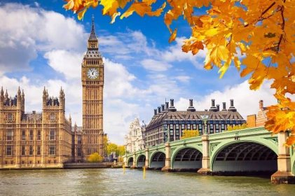 Stáhnout - Big Benu s podzimní listí, Londýn — Stock obrázek