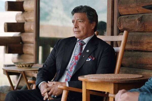 Chief Thomas Rainwater (Gil Birmingham)