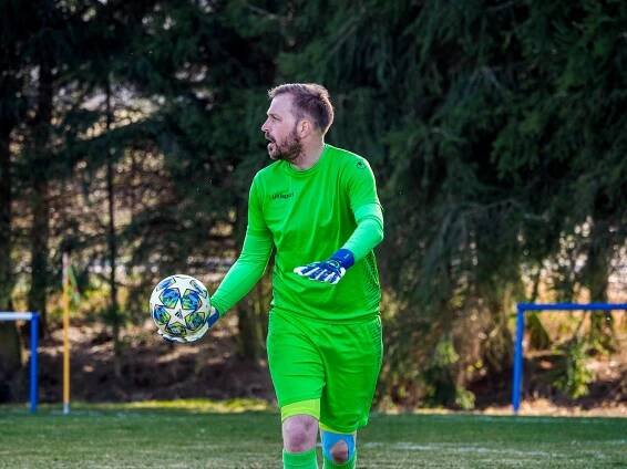 Chceme lidem ukázat, že fotbal hrát umíme, hlásí kouč před dohrávkou s Holýšovem