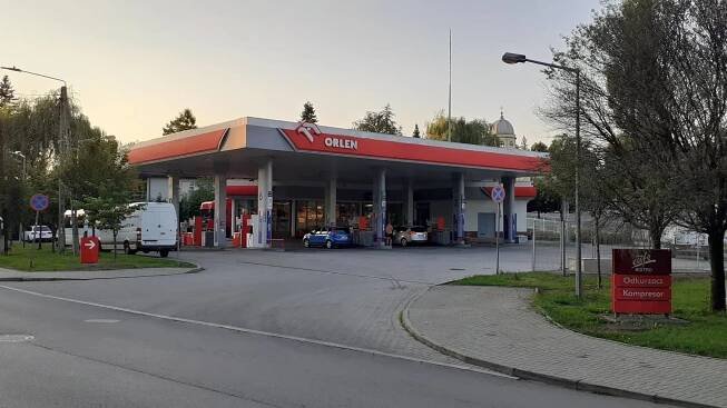 Orlen má největší síť benzínek v Polsku. Je to domácí společnost.