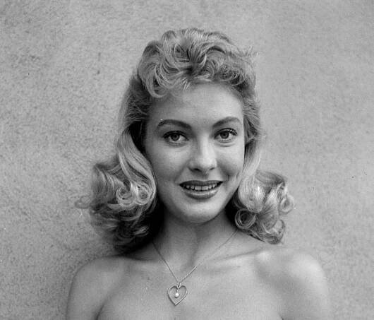 Lori Nelson