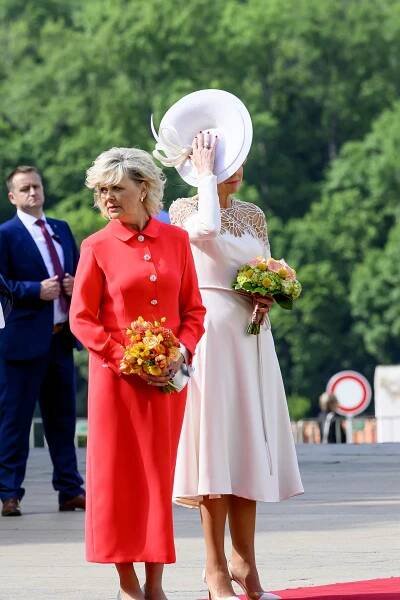 Eva Pavlová obstála! Vedle královny zářila v novém účesu a v úžasných modelech našich tvůrců