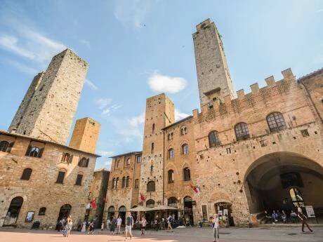 Ve středověku se San Gimignano pyšnilo 72 rodovými věžemi