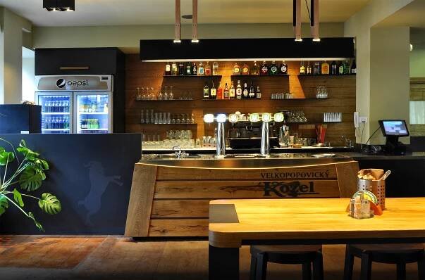 O restauraci Kozlovna / Holešovice 