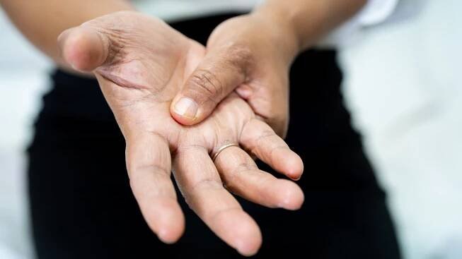 Parkinsonovu chorobu můžete odhalit včas. Vědci našli překvapivý příznak