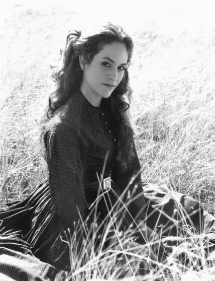 Annabeth Gish