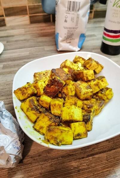 opečený paneer v miske