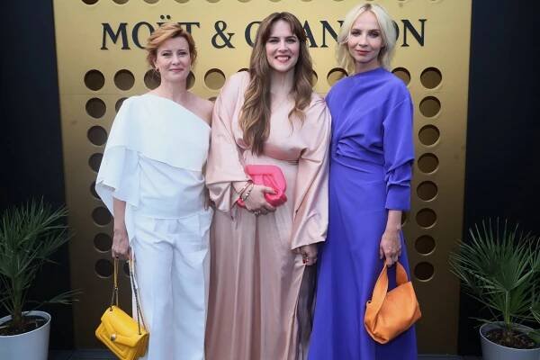 MÓDA Z VARŮ: Podpatky, ikony, outfity. Celebrity vyrazily na odpolední party