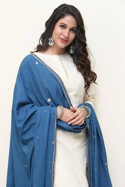 Lavanya Tripathi - Cinevinodam
