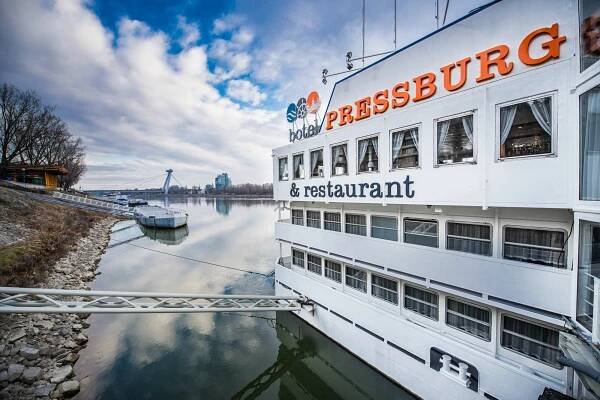 Hotel Botel Pressburg 3*