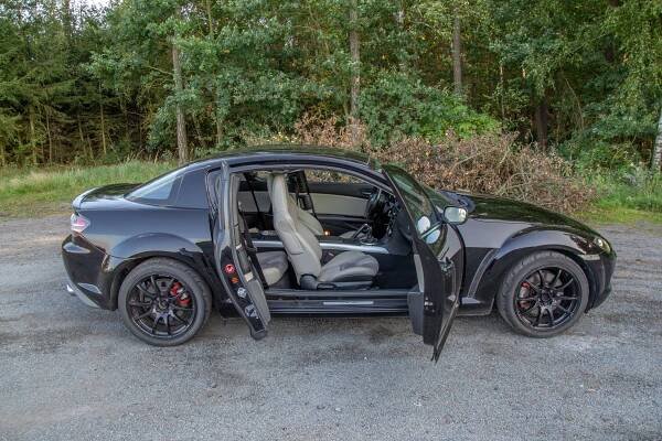 Mazda RX-8 je jednou z nejlevnějších cest ke sportovnímu automobilu a také nejlevnější cestou k vozu s rotačním motorem