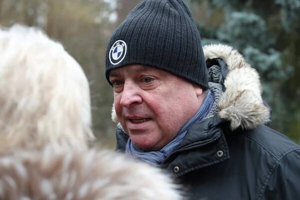 Poslední rozloučení s dabérem Pavlem Vondrou (†54): Felixe Slováčka dovnitř nepustili!