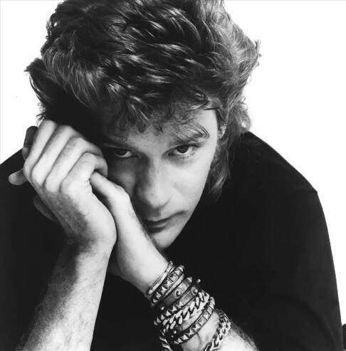 File:Daryl Hall (1984 RCA publicity photo).jpg - Wikimedia Commons