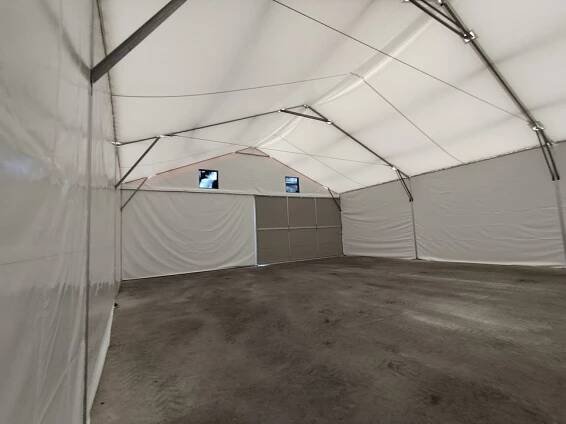 Plachtová hala se vším všudy :) | Forum stany