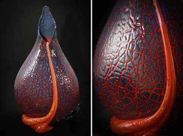 Crackled Surface flow vase | Moe Hot Glass