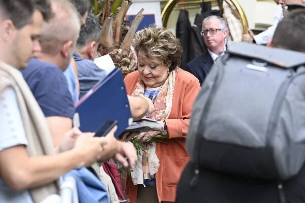 Začátkem roku bojovala Jiřina Bohdalová (92) o život: Nyní už rozdává úsměvy na festivalu ve Varech