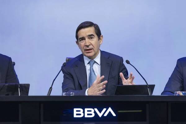 BBVA presents offer to Banco Sabadell shareholders