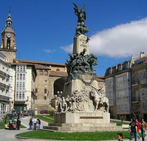 Soubor:Vitoria -Monumento a la batalla de Vitoria.jpg – Wikipedie