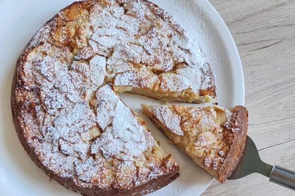 Sladký recept na víkend: Hodně jablek, málo těsta. Šťavnatý koláč krásně vypadá a zvládne ho každý