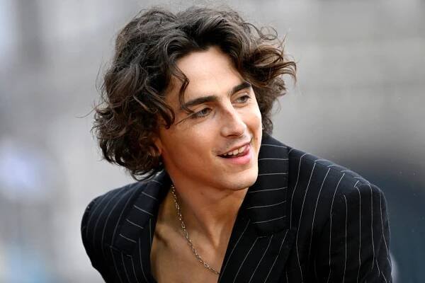 Timothe Chalamet attends the Wonka photocall in Pottersfield Park on November 27 2023 in London England.