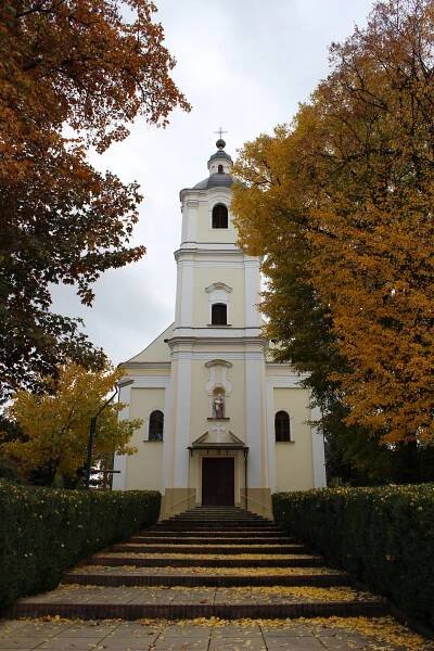 Súbor:Bošáca, kostel (2).jpg
