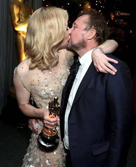 Celebrities Show PDA at the Oscars