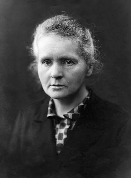 Soubor:Marie Curie c. 1920s.jpg – Wikipedie