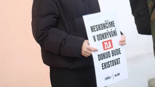 Peklo na jatkách řeší soud ve Znojmě. Jednání doprovází tichý protest aktivistů
